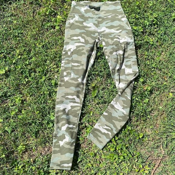 VS Pink Active Camo Leggings | XS - Picture 1 of 3